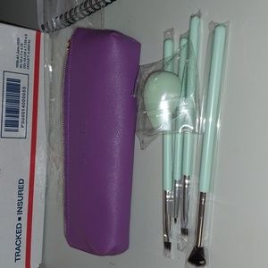 Luxie purple makeup 💄 bag with 4 brushes